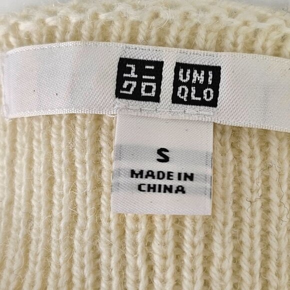 UNIQLO Oversize Sweater Cream V Neck Wool Blend Cable Knit Womens Size Small - Picture 2 of 9